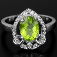 Серебряное кольцо с крупным натуральным Хризолитом 17р
