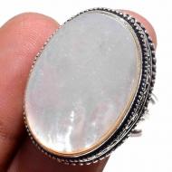 Срібний перстень з перламутром в вінтажному стилі 18р