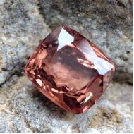 0.8Ct Brownish Peach ШПІНЕЛЬ кушон 5.6*5мм Сертифікат