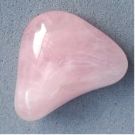 57Ct Натуральний Рожевий кварц без огранки 31*24мм