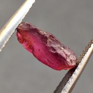 2.55Ct Необработанный родолит гранат 11*5мм (без огранки) 