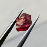 1.9Ct Необработанный пироп гранат 7*6мм (без огранки)