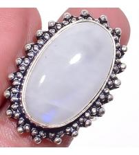 Серебряное кольцо с крупным лунным камнем 17р