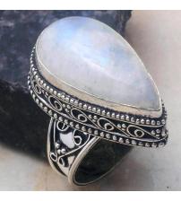 Кольцо в винтажном стиле с натуральным лунным камнем 19р