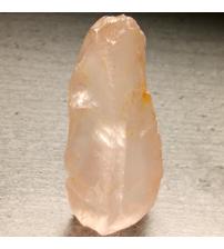 283Ct Необработанный Розовый кварц 66*28мм (кристалл)