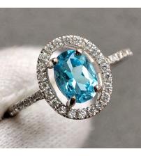 Серебряное кольцо с натуральным голубым топазом 17р 