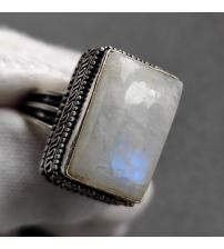 Кольцо в винтажном стиле с натуральным лунным камнем 18р