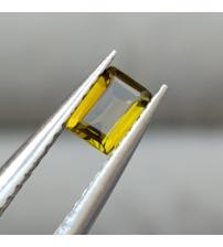 0.23CT Натуральный желто-зеленый турмалин 4.9*3.3мм (багет) 0.23CT Натуральный желто-зеленый турмалин 4.9*3.3мм (багет)