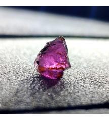 1.55Ct Необраблений фіолетово-малиновий родоліт гранат 7.3*6.1мм 