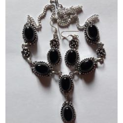 Серебряный комплект с черным ониксом: серьги и ожерелье