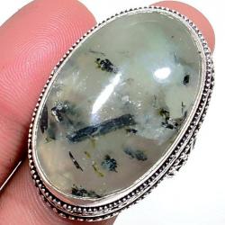 Срібний перстень з натуральним пренітом