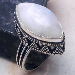 Перстень в винтажном стиле с натуральным лунным камнем 18.5р