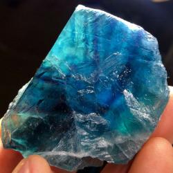 589Ct Крупный голубой Флюорит минерал 65*40мм Сертификат