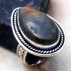 Перстень с лабрадоритом в винтажном стиле 18.5р