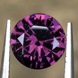 0.88Ct Натуральна ШПІНЕЛЬ колір Magenta Berry 6.08мм Бірма (Відео)