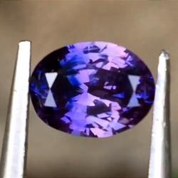 Exclusive! 1.01Ct Не гретый фиолетовый полихромный сапфир овал 6.3*4.8мм (Видео)