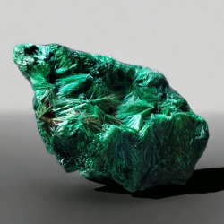 5.65Ct Натуральный кристалл Малахита 15*8.5мм Конго