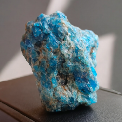 511Ct Колекційний необроблений Апатит без огранування 60*46мм Сертифікат