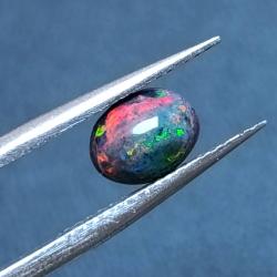 0.72Ct Натуральний чорний вогняний Опал 7.7*6ММ (овал кабошон)