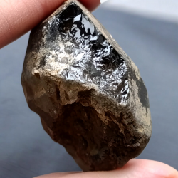 178Ct Величезний натуральний Моріон мінерал без огранки 43*33мм