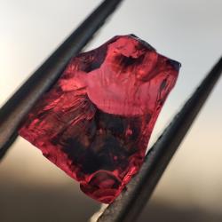 2.35Ct Необработанный пироп гранат 7.2*5.5мм (без огранки) AA+