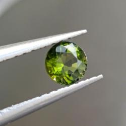 0.35CT Натуральный ярко-зеленый турмалин 4.3мм (круг) Видео