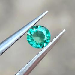 0.37Ct Натуральный изумруд 5мм круг (Класса АА++) Видео