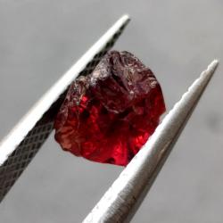 2.52Ct Необработанный пироп гранат 7.5*7.2мм (без огранки) 