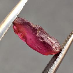 2.55Ct Необработанный родолит гранат 11*5мм (без огранки) 