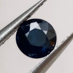 0.76Ct Натуральный тёмно-синий сапфир 5мм круг (Видео) 0.76Ct Натуральный тёмно-синий сапфир 5мм круг (Видео)