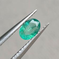 0.35Ct Натуральный изумруд 6.1*4.1мм Овал (Видео) 0.35Ct Натуральный изумруд 6.1*4.1мм Овал (Видео)