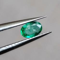 0.35Ct Натуральный изумруд 6.2*4мм Овал (Видео) 0.35Ct Натуральный изумруд 6.2*4мм Овал (Видео)