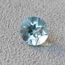 2.32Ct Натуральный Sky blue Топаз 8мм круг (Видео) 2.32Ct Натуральный Sky blue Топаз 8мм круг (Видео)