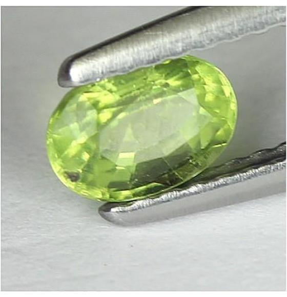 0.66CT ПРИРОДНЫЙ ПЕРИДОТ ОВАЛ 6.1*4.2ММ - Высокое качество. Доставка по Украине.