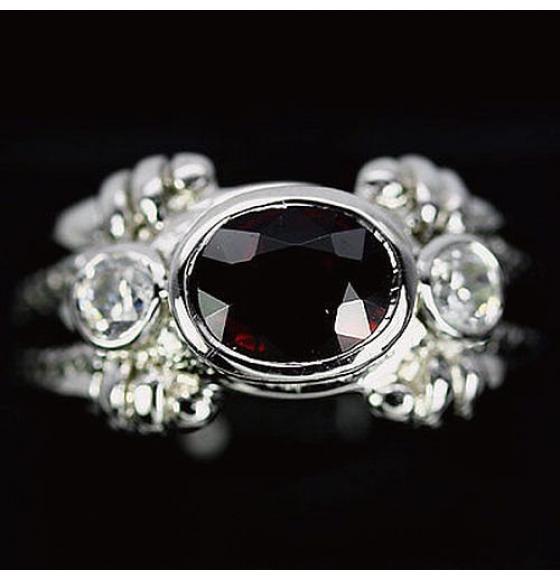 СЕРЕБРЯНОЕ КОЛЬЦО С ГРАНАТОМ БЛИК 18Р