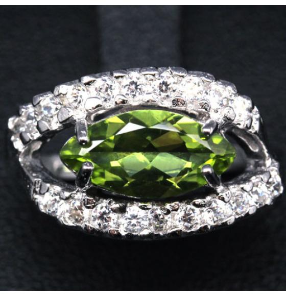 СЕРЕБРЯНОЕ КОЛЬЦО С ПЕРИДОТОМ НОВЕЛЛА 17р