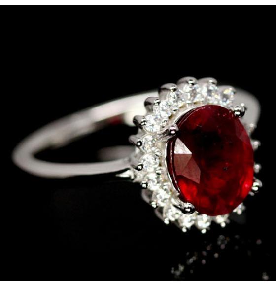 Серебряное кольцо с крупным натуральным рубином 9*7мм класса ААА+ 17р