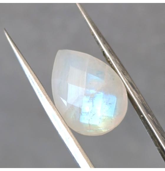 Лунный камень груша с чеканкой