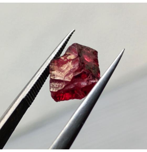 Натуральный пироп гранат 1.9ct