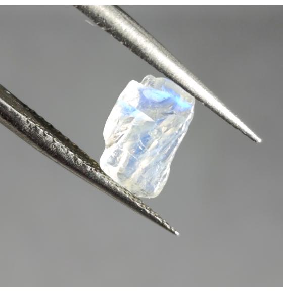 Місячний камінь без огранки 