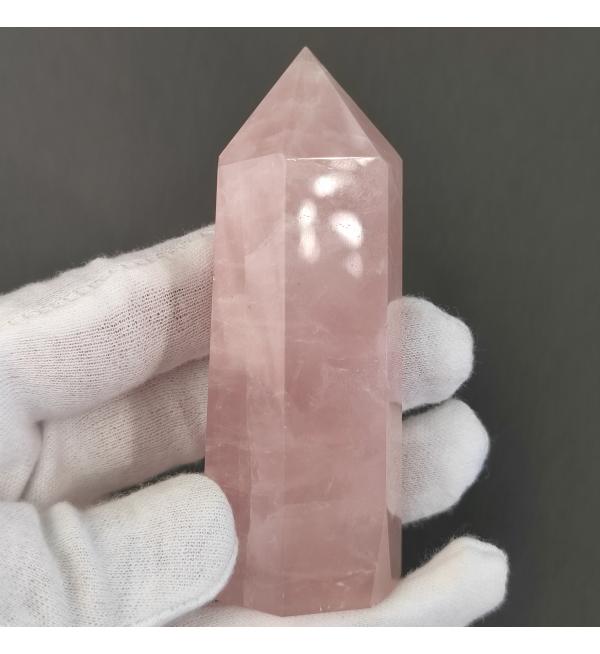 Розовый кварц - полудрагоценный камень с нежной розовой оттенком